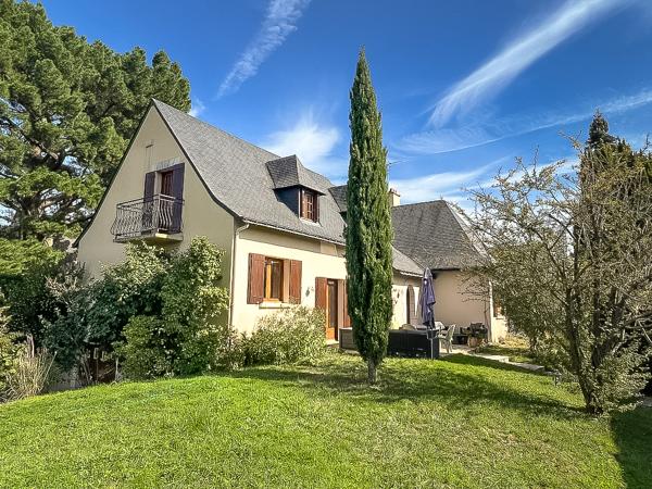 Maison spacieuse à vendre aux Les Ponts de Cé proche des commodités à pieds et des lignes de bus