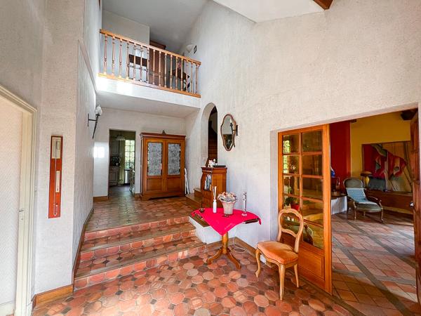 Maison spacieuse à vendre aux Les Ponts de Cé proche des commodités à pieds et des lignes de bus