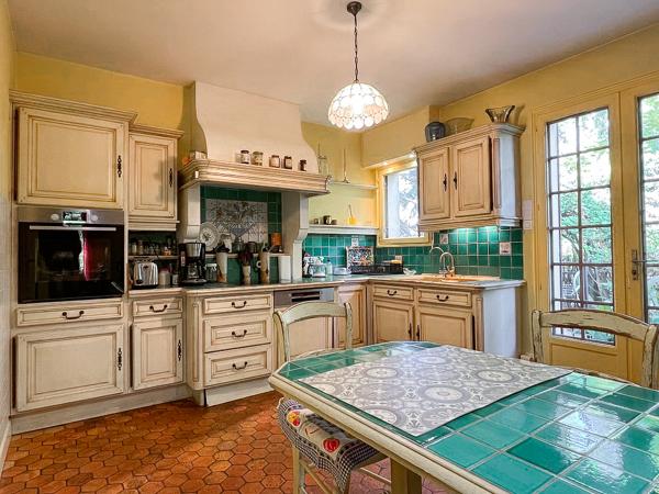 Maison spacieuse à vendre aux Les Ponts de Cé proche des commodités à pieds et des lignes de bus