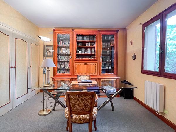 Maison spacieuse à vendre aux Les Ponts de Cé proche des commodités à pieds et des lignes de bus