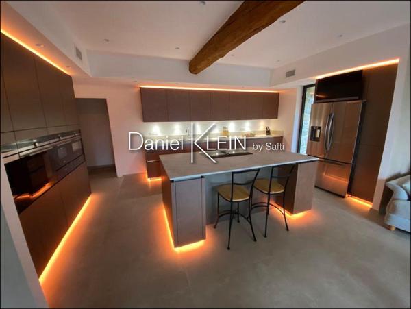 Luxueuse bastide provençale 345m2, terrain 95000m2