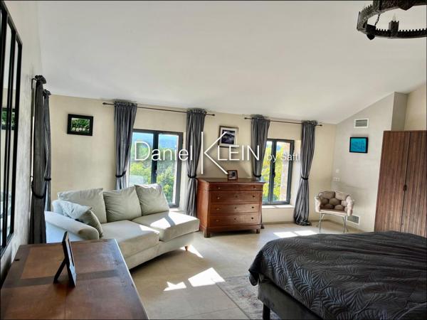 Luxueuse bastide provençale 345m2, terrain 95000m2