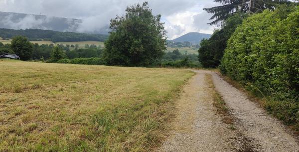 Terrain constructible de 554 m² hameau de Cusy