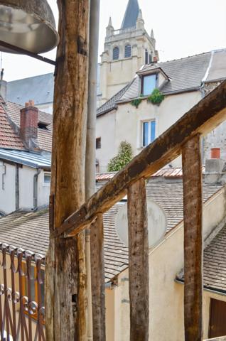 Montfort-l'Amaury Hyper Centre – Une petite maison de charme cachée au cœur du village