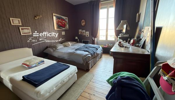 Maison
         9 pièces
        - 235 m² 370 000 € *