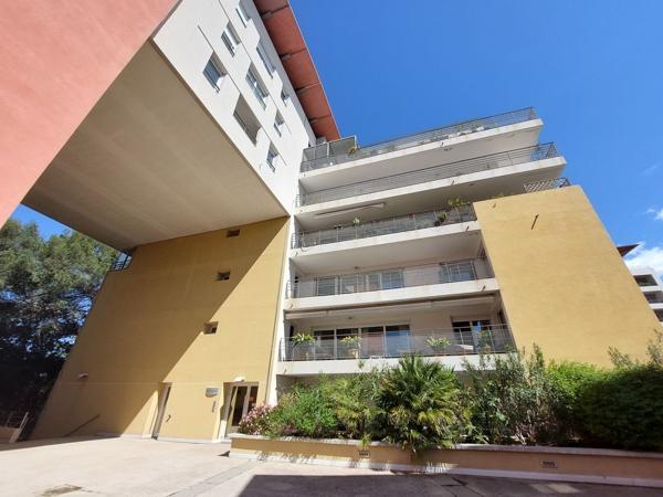 Parking + parking + appartement