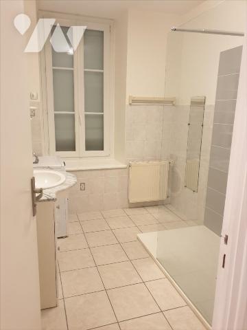 CARHAIX IDEAL INVESTISSEUR T3 dans petite co-propriété