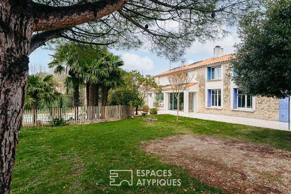Lumineuse charentaise au jardin paysagé et son appartement