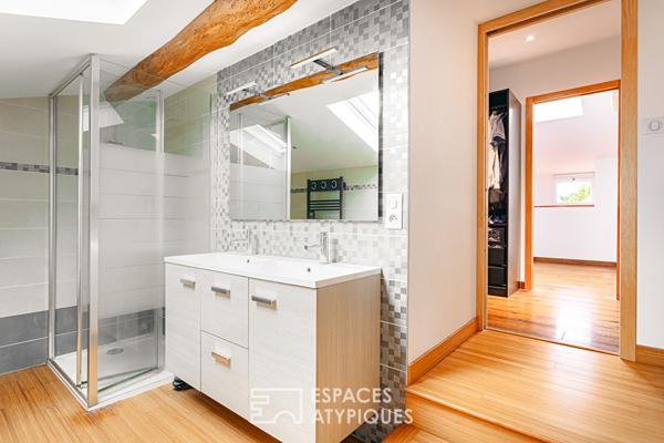 Lumineuse charentaise au jardin paysagé et son appartement