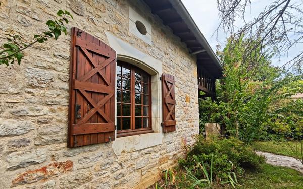 Maison à vendre    4 pièces •  Montricoux