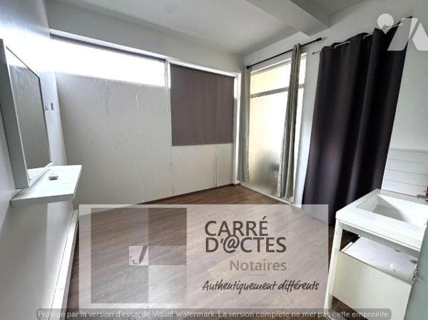  Les Notaires Associés CARRE D'@CTES VAUNAGE vous proposent à la vente, les Murs de ce local co...