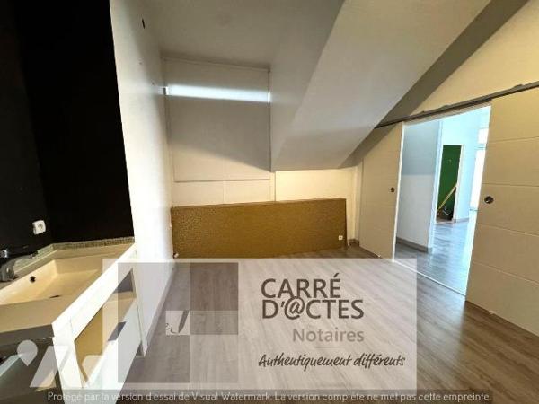  Les Notaires Associés CARRE D'@CTES VAUNAGE vous proposent à la vente, les Murs de ce local co...