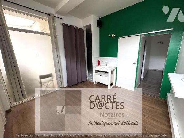  Les Notaires Associés CARRE D'@CTES VAUNAGE vous proposent à la vente, les Murs de ce local co...