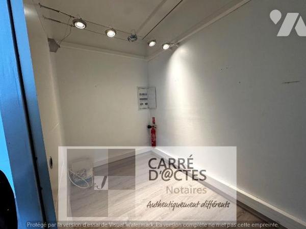  Les Notaires Associés CARRE D'@CTES VAUNAGE vous proposent à la vente, les Murs de ce local co...