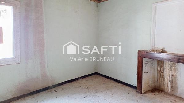 BATISSE A RENOVER DE 460 M2 AU CENTRE VILLAGE