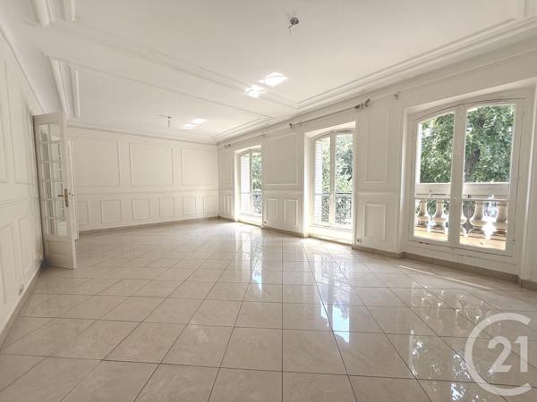 Appartement F5 à vendre  5 pièces - 111,09 m 2   PARIS  - 75011