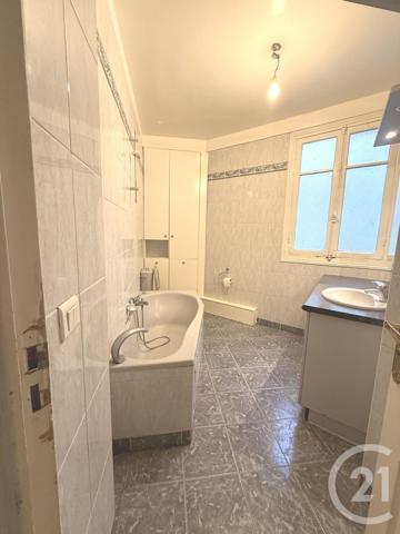 Appartement F5 à vendre  5 pièces - 111,09 m 2   PARIS  - 75011