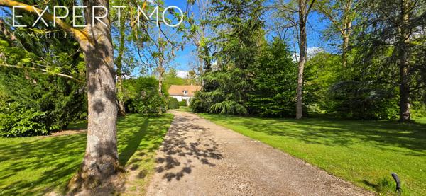 La Norville (91290) Propriété familiale de standing de 228 m² au cœur d’un parc arboré de 4 539 m²