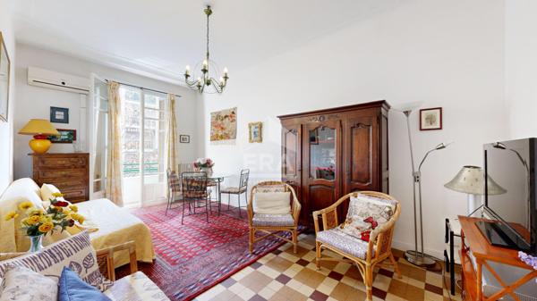 NICE - FLEURS / F. GROSSO : VASTE 2 PIÈCES AVEC BALCON CÔTÉ EST