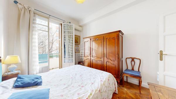 NICE - FLEURS / F. GROSSO : VASTE 2 PIÈCES AVEC BALCON CÔTÉ EST