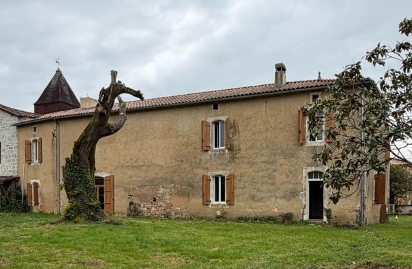 La Tâche. Propriété de 361 m² sur une parcelle de 2 ha