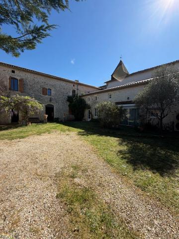 La Tâche. Propriété de 361 m² sur une parcelle de 2 ha