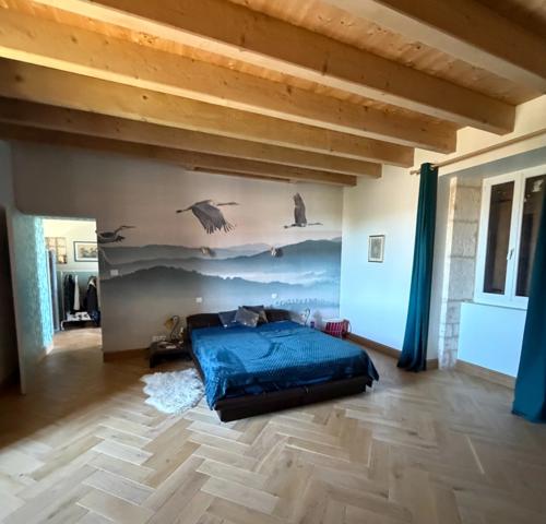 La Tâche. Propriété de 361 m² sur une parcelle de 2 ha
