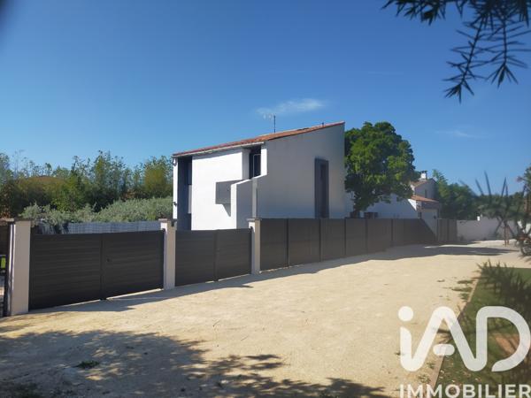 Maison à vendre 10 pièces 225 m² Nîmes-Saint-Césaire