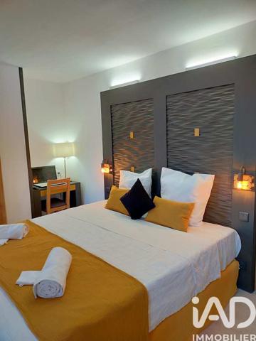 Maison à vendre 10 pièces 225 m² Nîmes-Saint-Césaire