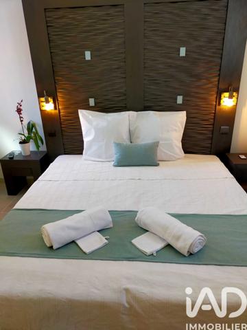 Maison à vendre 10 pièces 225 m² Nîmes-Saint-Césaire