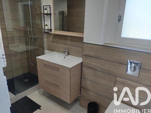 Maison à vendre 10 pièces 225 m² Nîmes-Saint-Césaire