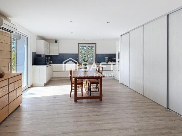 Grande maison avec garage, piscine  sur un grand parc de 6000m2 sur Roujan Gabian