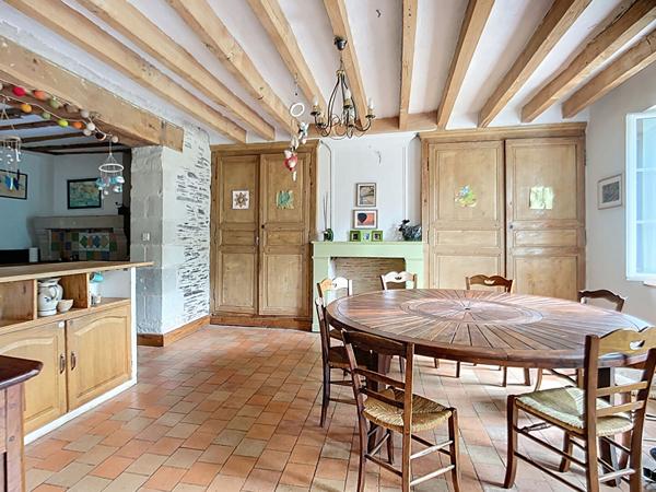 A VENDRE Maison ancienne et terrain d'environ 1100m²