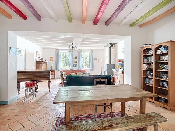 A VENDRE Maison ancienne et terrain d'environ 1100m²