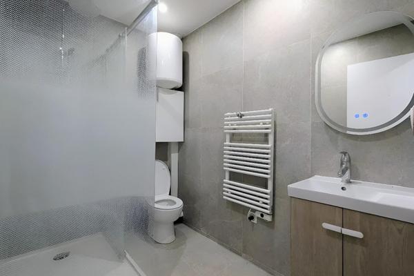 Appartement rénové dans belle résidence