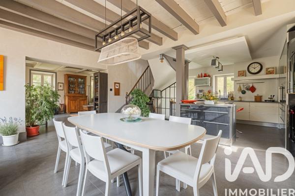 Maison à vendre 10 pièces 231 m² Saint-Martin-d'Uriage