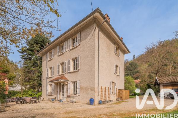 Maison à vendre 10 pièces 231 m² Saint-Martin-d'Uriage