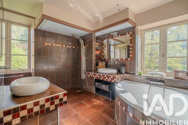 Maison à vendre 10 pièces 231 m² Saint-Martin-d'Uriage