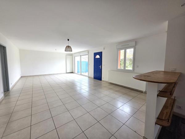 Contemporaine 4 chambres avec grande pièce de vie !