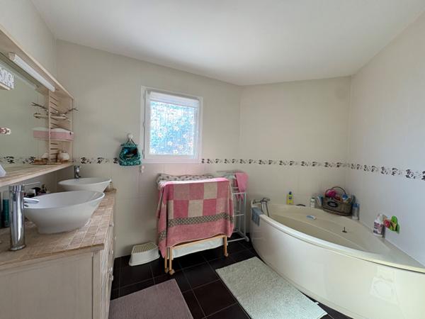 47110 SAINTE LIVRADE SUR LOT Maison de plain pied sainte Livrade sur lot avec piscine