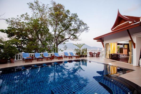 Villa de 12 chambres avec 2 piscines à vendre à Patong, Phuket