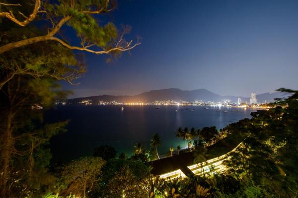 Villa de 12 chambres avec 2 piscines à vendre à Patong, Phuket