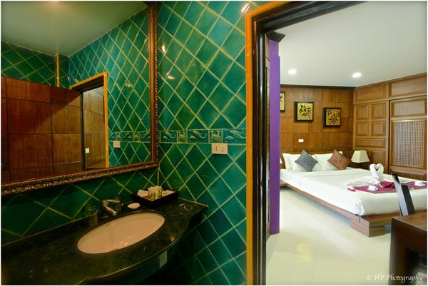 Villa de 12 chambres avec 2 piscines à vendre à Patong, Phuket