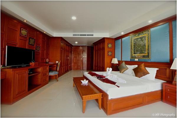 Villa de 12 chambres avec 2 piscines à vendre à Patong, Phuket