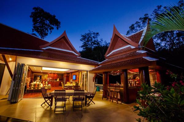 Villa de 12 chambres avec 2 piscines à vendre à Patong, Phuket