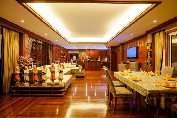 Villa de 12 chambres avec 2 piscines à vendre à Patong, Phuket