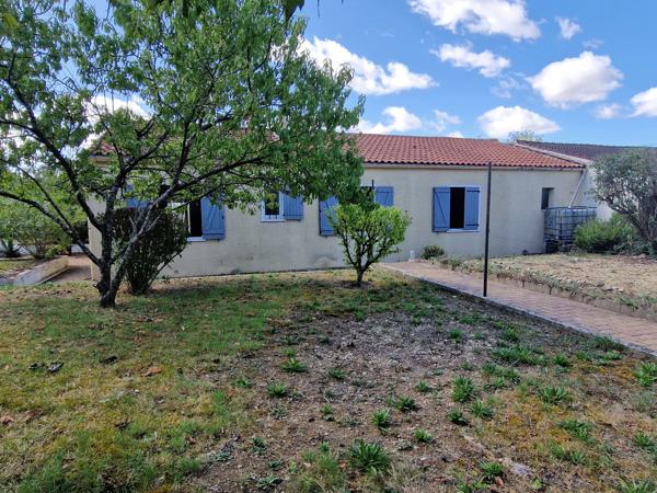 Maison à vendre 4 pièces SAINT JEAN D'ANGELY (17) 95 m² habitables- garage- jardin