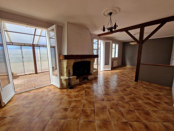 Maison à vendre 4 pièces SAINT JEAN D'ANGELY (17) 95 m² habitables- garage- jardin