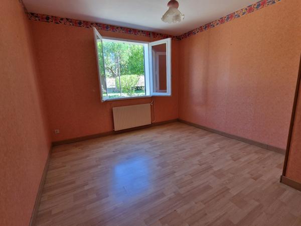 Maison à vendre 4 pièces SAINT JEAN D'ANGELY (17) 95 m² habitables- garage- jardin