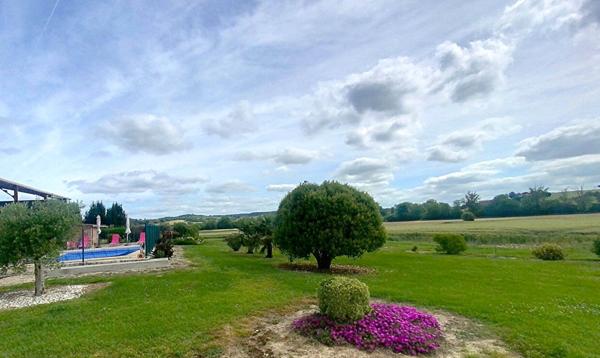 Grande maison de 180 m² avec dépendance au calme dans la nature proche de Montauban